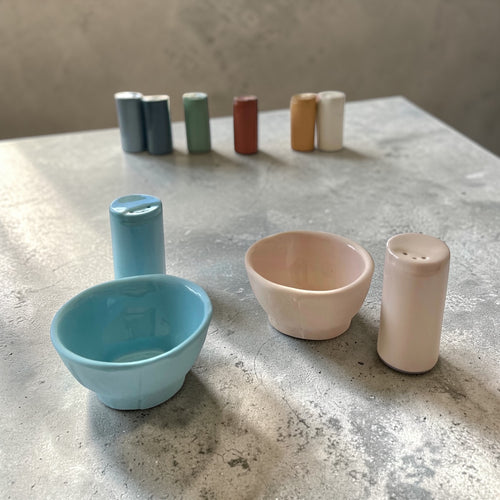 Bunte Eierbecher aus Porzellan, handgemacht und in acht tolle Farben erhältlich, das kleine süße Detail für den Frühstückstisch