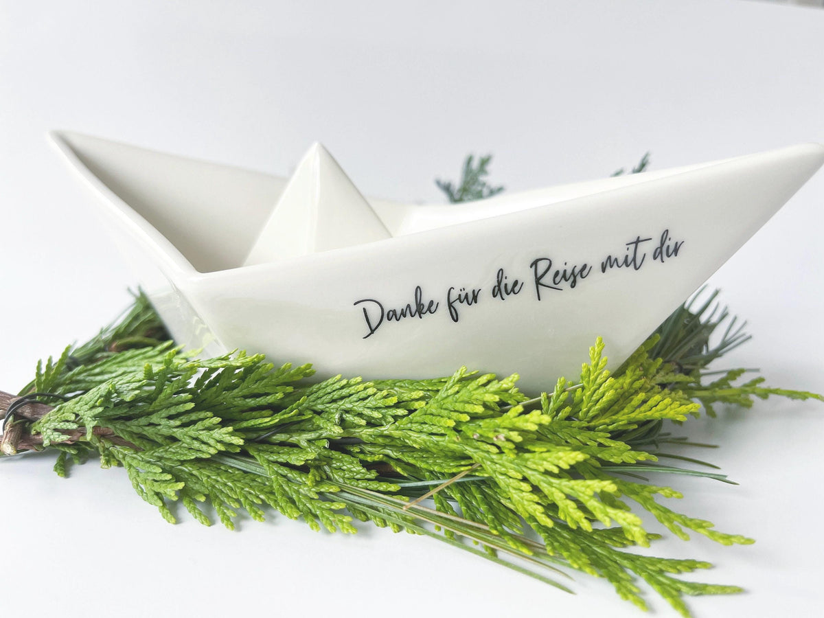 Personalisierteres Schiff mit Schriftzug zur Beerdigung, als Trauergeschenk / Grabschmuck, zur Erinnerung an einen geliebten Menschen