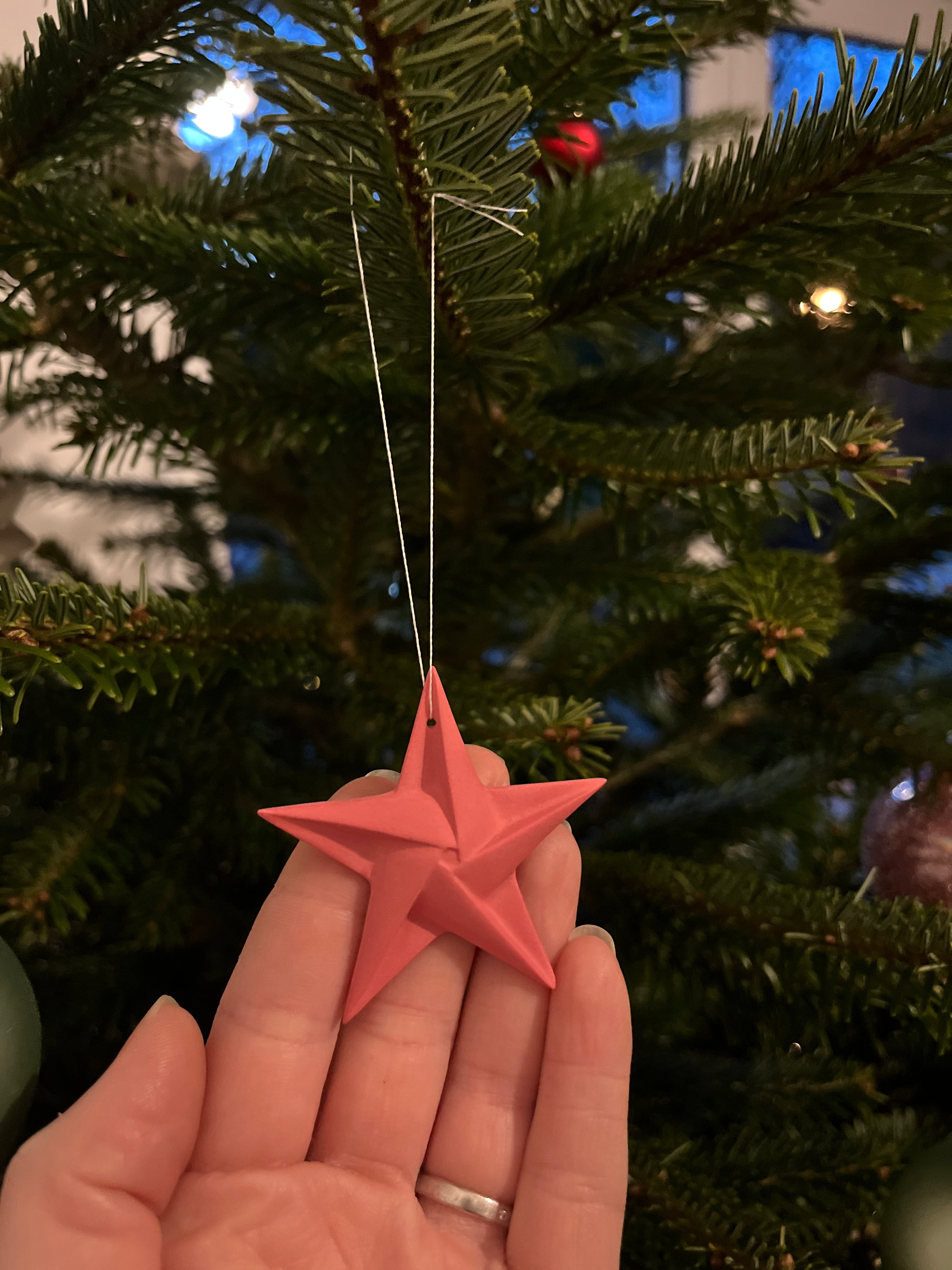 Handgefertigter Porzellan Stern Anhänger | Origami Papierstern | Weihnachtsanhänger als kleines Geschenk