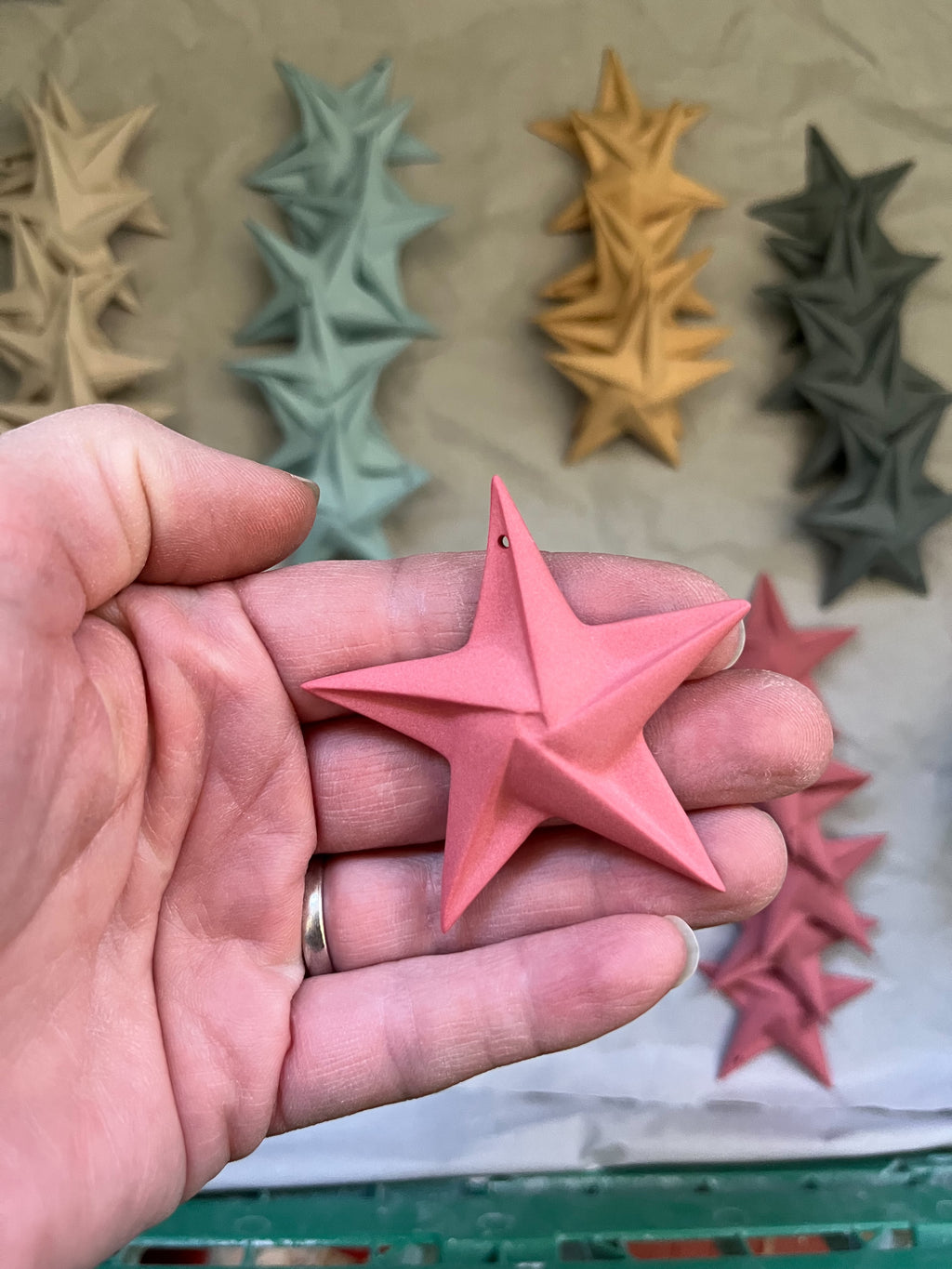 Handgefertigter Porzellan Stern Anhänger | Origami Papierstern | Weihnachtsanhänger als kleines Geschenk