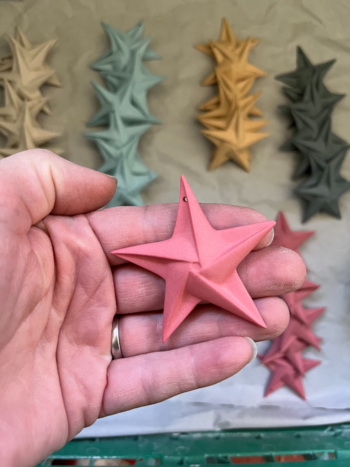 Handgefertigter Porzellan Stern Anhänger | Origami Papierstern | Weihnachtsanhänger als kleines Geschenk